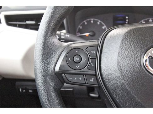 Used 2025 Toyota Corolla LE image 19