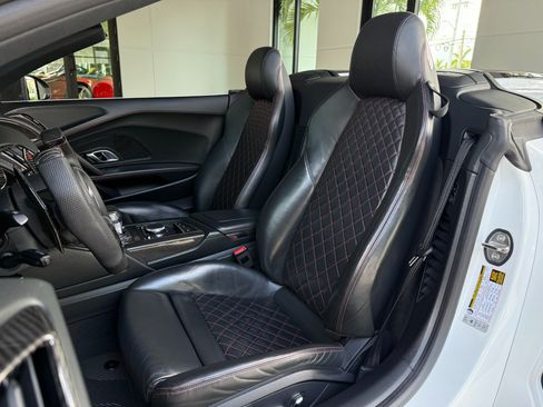 Used 2017 Audi R8 V10 w/ Carbon Exterior Package AWD/4WD image 29
