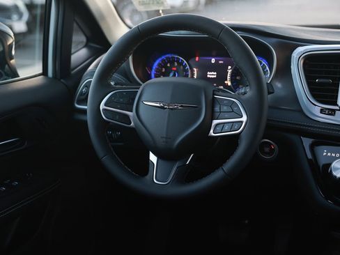 New 2026 Chrysler Pacifica Select image 22