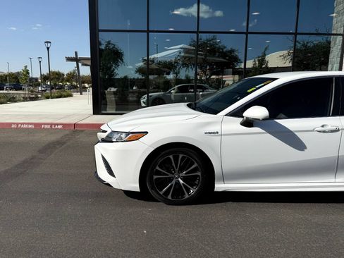 Used 2020 Toyota Camry SE w/ Carpet Mat Package FWD image 13