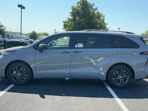 New 2026 Toyota Sienna XSE AWD/4WD image 7