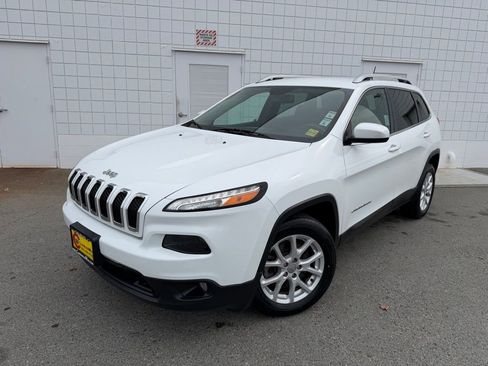 Used 2018 Jeep Cherokee Latitude image 1