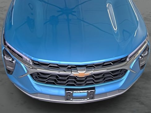 Used 2025 Chevrolet Trax LT w/ Driver Confidence Package image 18