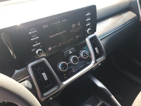 Used 2023 Kia Sorento LX FWD image 18