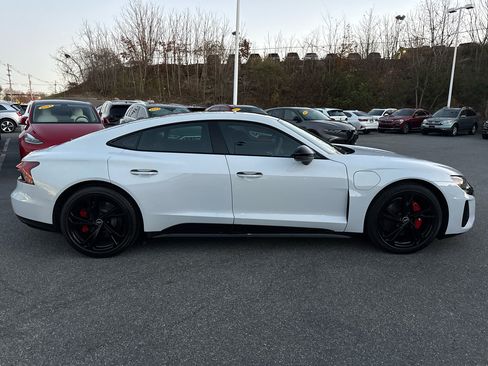 Used 2022 Audi e-tron GT Premium Plus w/ Performance Package image 15