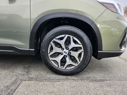 Used 2020 Subaru Forester Premium image 16