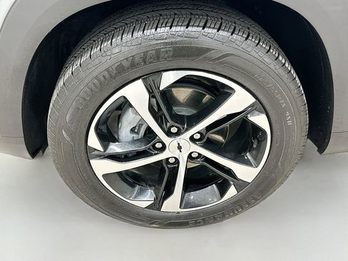 Certified 2026 Chevrolet Trax RS w/ Sunroof Package image 33