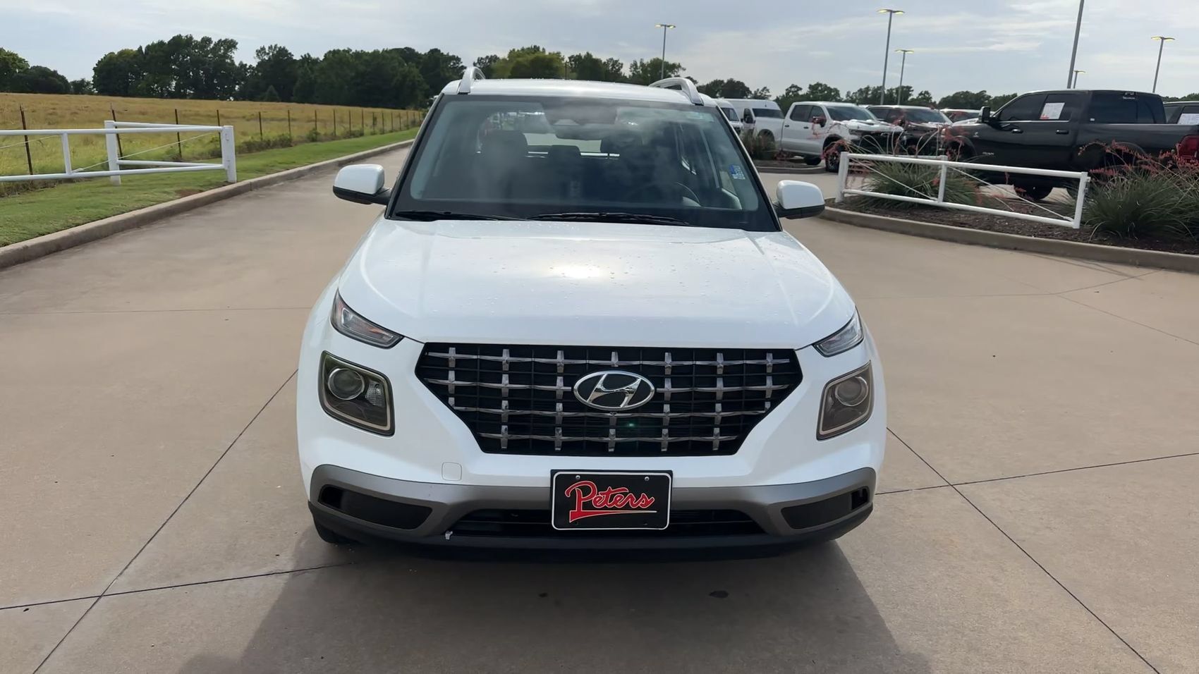 Used 2025 Hyundai Venue SEL FWD image 3