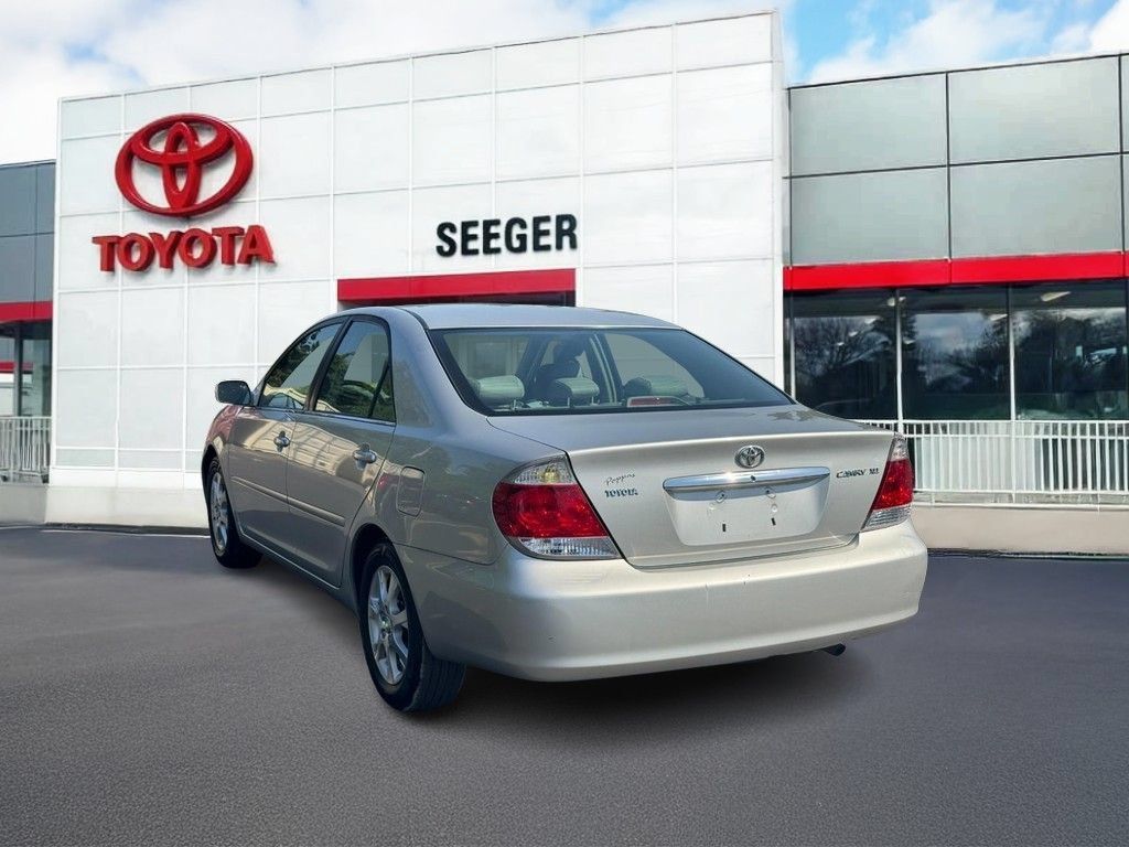 Used 2005 Toyota Camry XLE w/ XLE Premium Plus Pkg FWD image 9