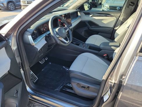 Used 2025 Volkswagen Tiguan SE R-Line AWD/4WD image 18