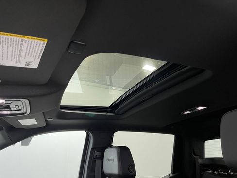 Used 2023 GMC Sierra 1500 AT4 w/ Technology Package image 11