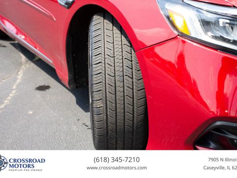 Used 2018 Honda Accord Touring image 17
