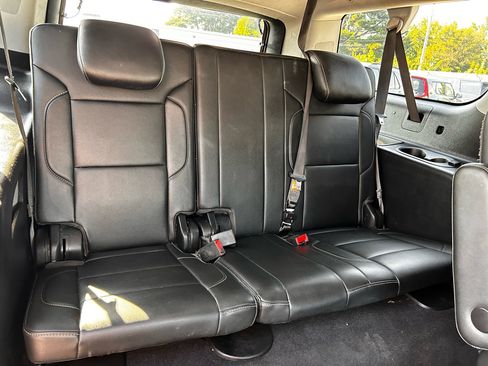 Used 2020 Chevrolet Suburban LT image 14