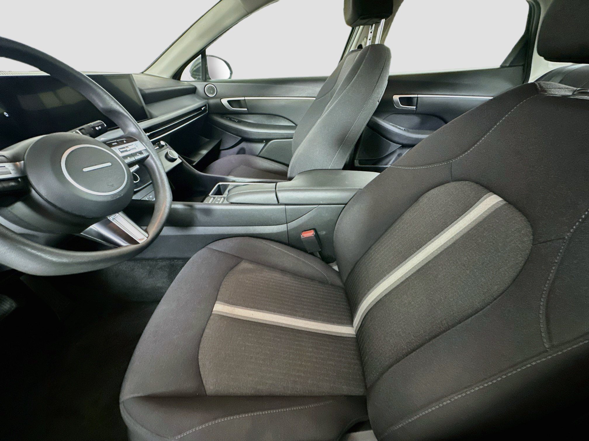 Used 2025 Hyundai Sonata SEL FWD image 13