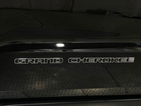 Used 2021 Jeep Grand Cherokee Laredo X image 38