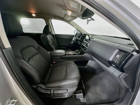 Used 2025 Nissan Pathfinder SV AWD/4WD image 32