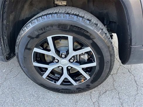 Used 2024 Jeep Grand Cherokee L Limited image 11