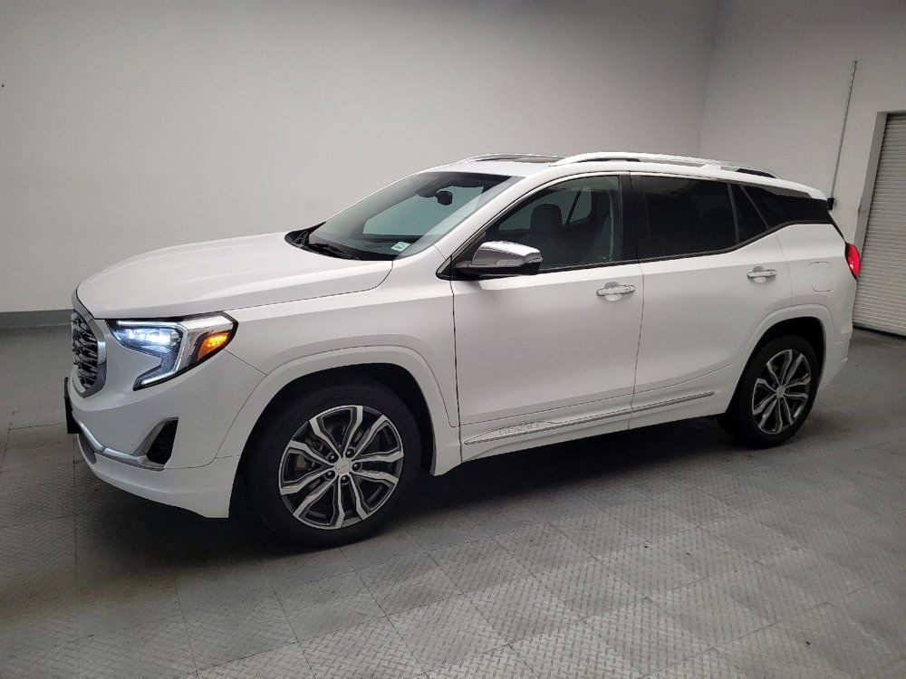 Used 2018 GMC Terrain Denali w/ Driver Alert Package II FWD image 2