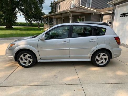 Used 2006 Pontiac Vibe w/ Sport Package FWD image 2
