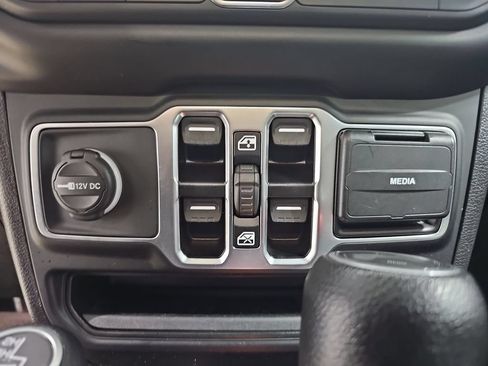 Used 2021 Jeep Wrangler Unlimited Sport AWD/4WD image 31