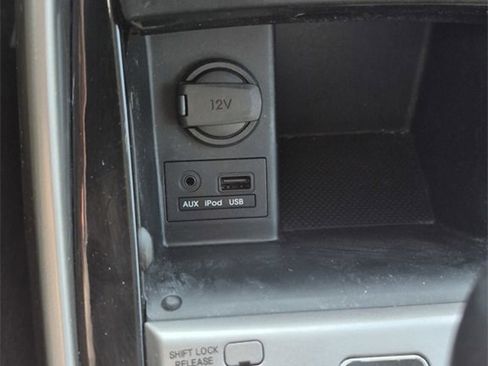 Used 2013 Hyundai Elantra SE w/ Technology Pkg image 20