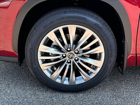 New 2026 Toyota Highlander Platinum AWD/4WD image 8