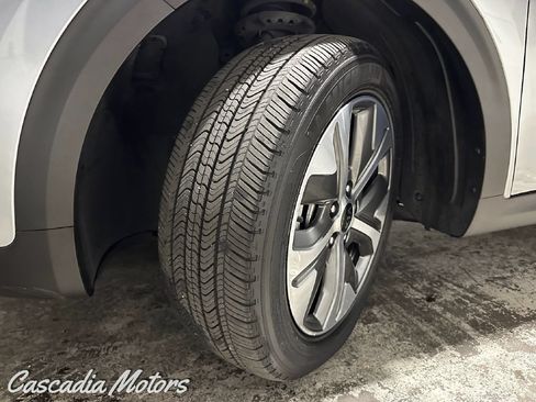 Used 2019 Kia Niro EX Premium w/ Cold Weather Package 1.0 FWD image 35