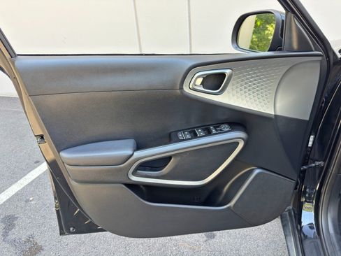 Used 2021 Kia Soul LX FWD image 32