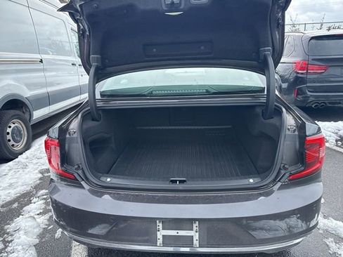 Used 2022 Volvo S90 T8 R-Design image 10