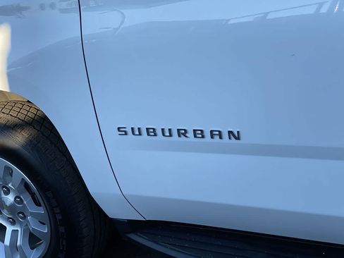 Used 2018 Chevrolet Suburban LT AWD/4WD image 10