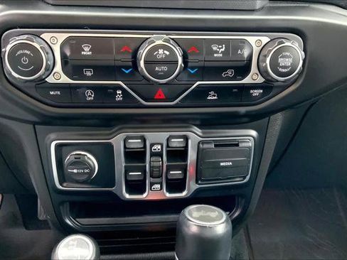 Certified 2021 Jeep Wrangler Unlimited Sahara image 26