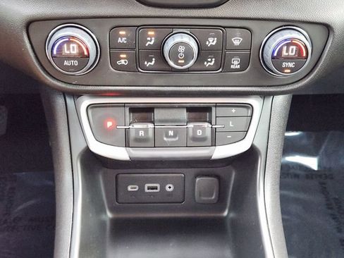 Used 2023 GMC Terrain SLE w/ Driver Convenience Package FWD image 21