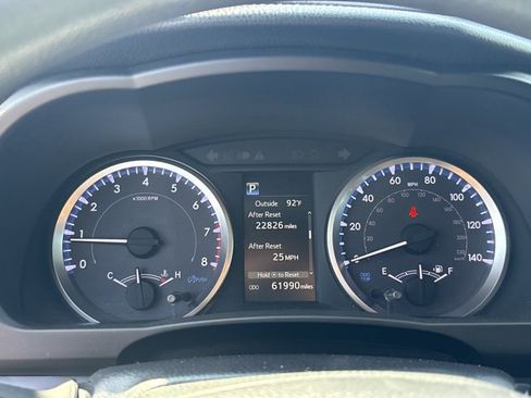 Used 2019 Toyota Highlander LE AWD/4WD image 13