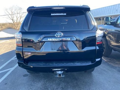 Used 2014 Toyota 4Runner SR5 image 3