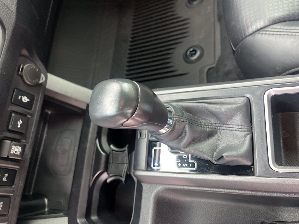 Used 2020 Toyota Tacoma TRD Sport w/ TRD Premium Sport Package AWD/4WD image 25