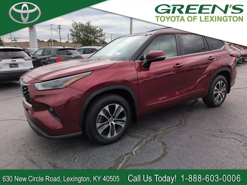 Used 2023 Toyota Highlander XLE AWD/4WD image 1