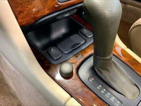 Used 1999 Volvo C70 LT FWD image 35