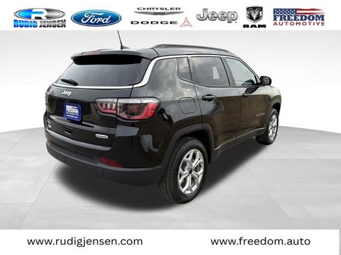 Used 2025 Jeep Compass Latitude w/ Sun & Sound Group AWD/4WD image 5