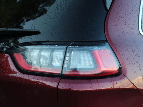 Used 2019 Jeep Cherokee Latitude w/ Cold Weather Group image 43