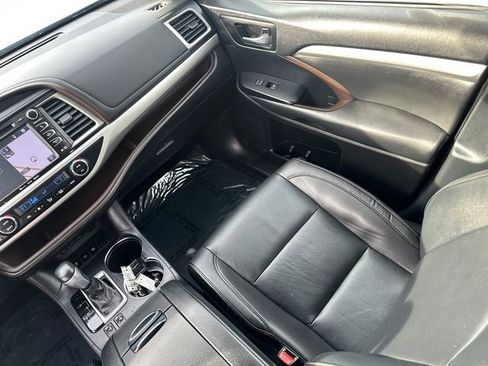 Certified 2019 Toyota Highlander XLE image 21