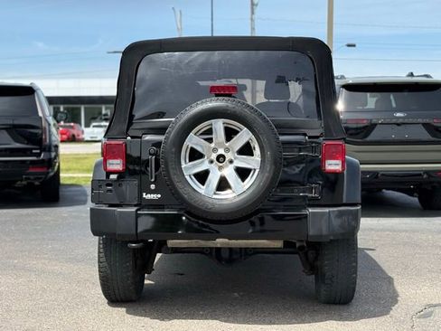 Used 2018 Jeep Wrangler Unlimited Sahara AWD/4WD image 36