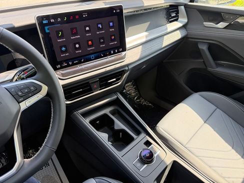 New 2026 Volkswagen Tiguan SE AWD/4WD image 39