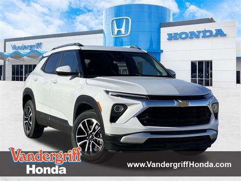 Used 2025 Chevrolet TrailBlazer LT image 1