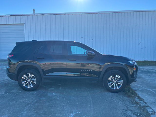 Used 2026 Chevrolet Equinox LT FWD image 2