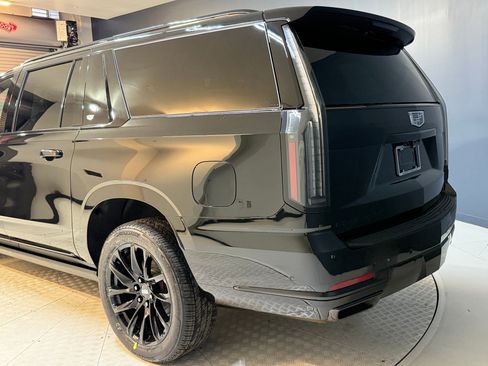 New 2026 Cadillac Escalade ESV Sport w/ LPO, ONYX Package image 22