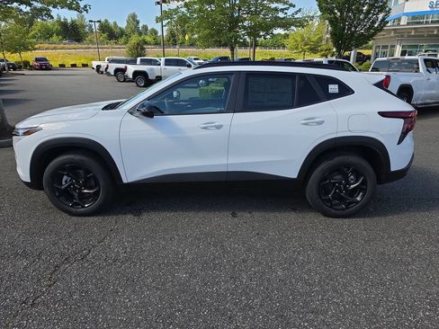 New 2026 Chevrolet Trax LT w/ Driver Confidence Package FWD image 3