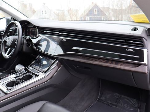 Used 2022 Audi Q8 Premium Plus w/ Premium Plus Package AWD/4WD image 22