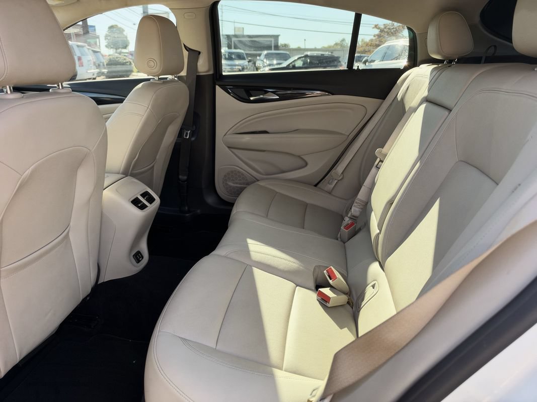 Used 2018 Buick Regal Essence w/ Driver Confidence Package #1 FWD image 12