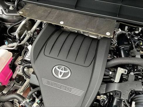 Used 2023 Toyota Highlander L FWD image 13