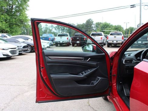 Used 2018 Honda Accord Sport image 11